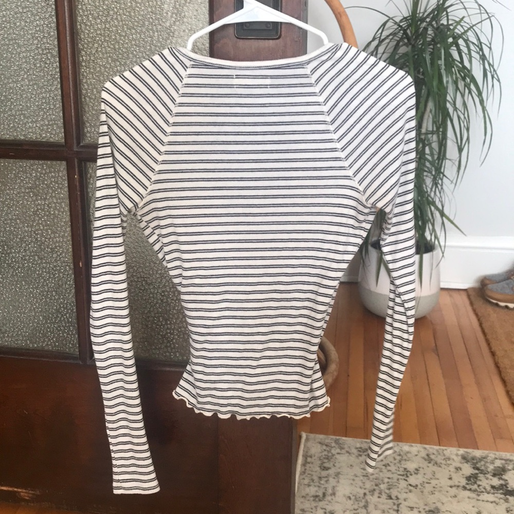Hollister Wrap Long Sleeve - Picture 2 of 2